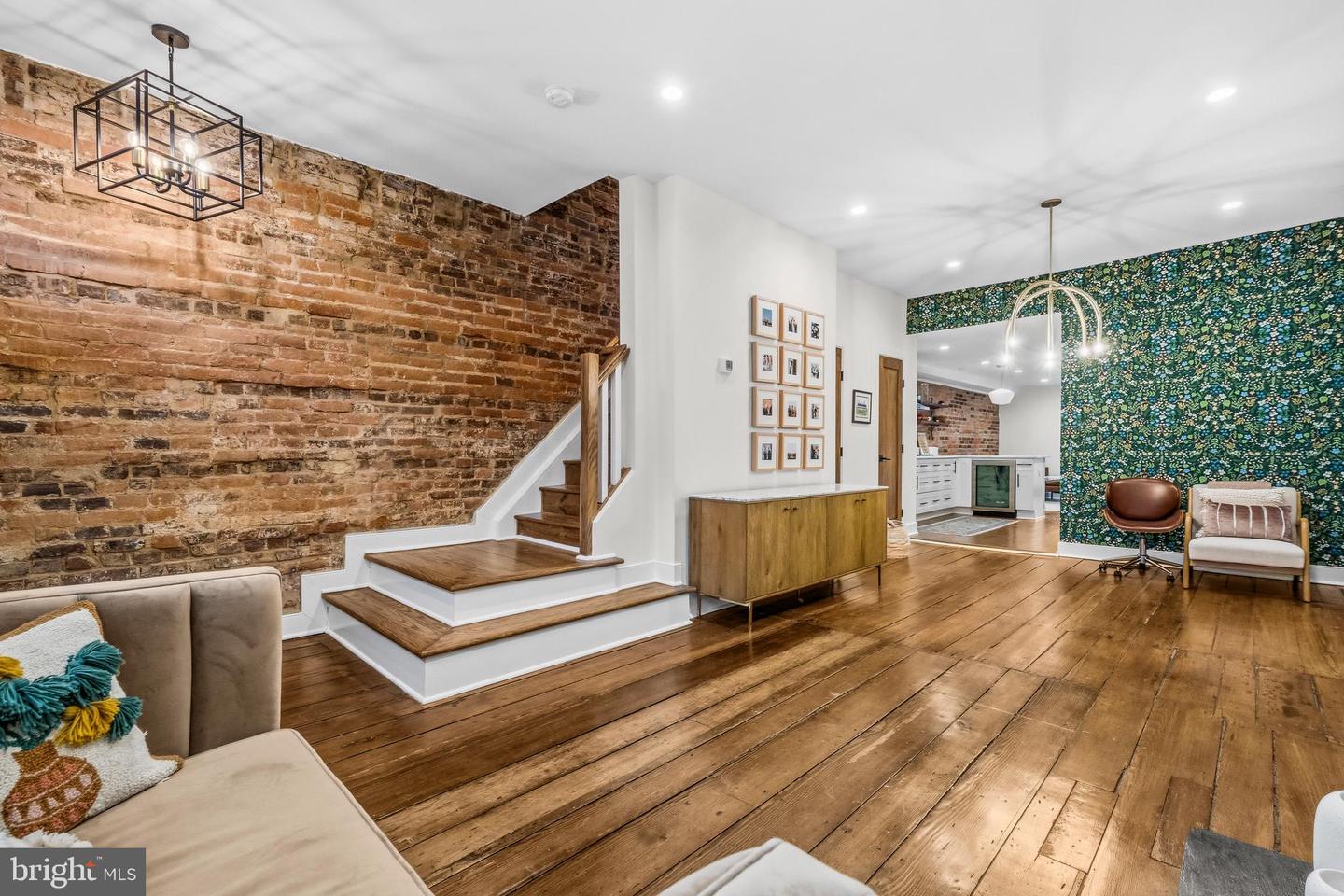 1011 DUKE ST, ALEXANDRIA, Virginia 22314, 2 Bedrooms Bedrooms, ,2 BathroomsBathrooms,Residential,For sale,1011 DUKE ST,VAAX2054420 MLS # VAAX2054420