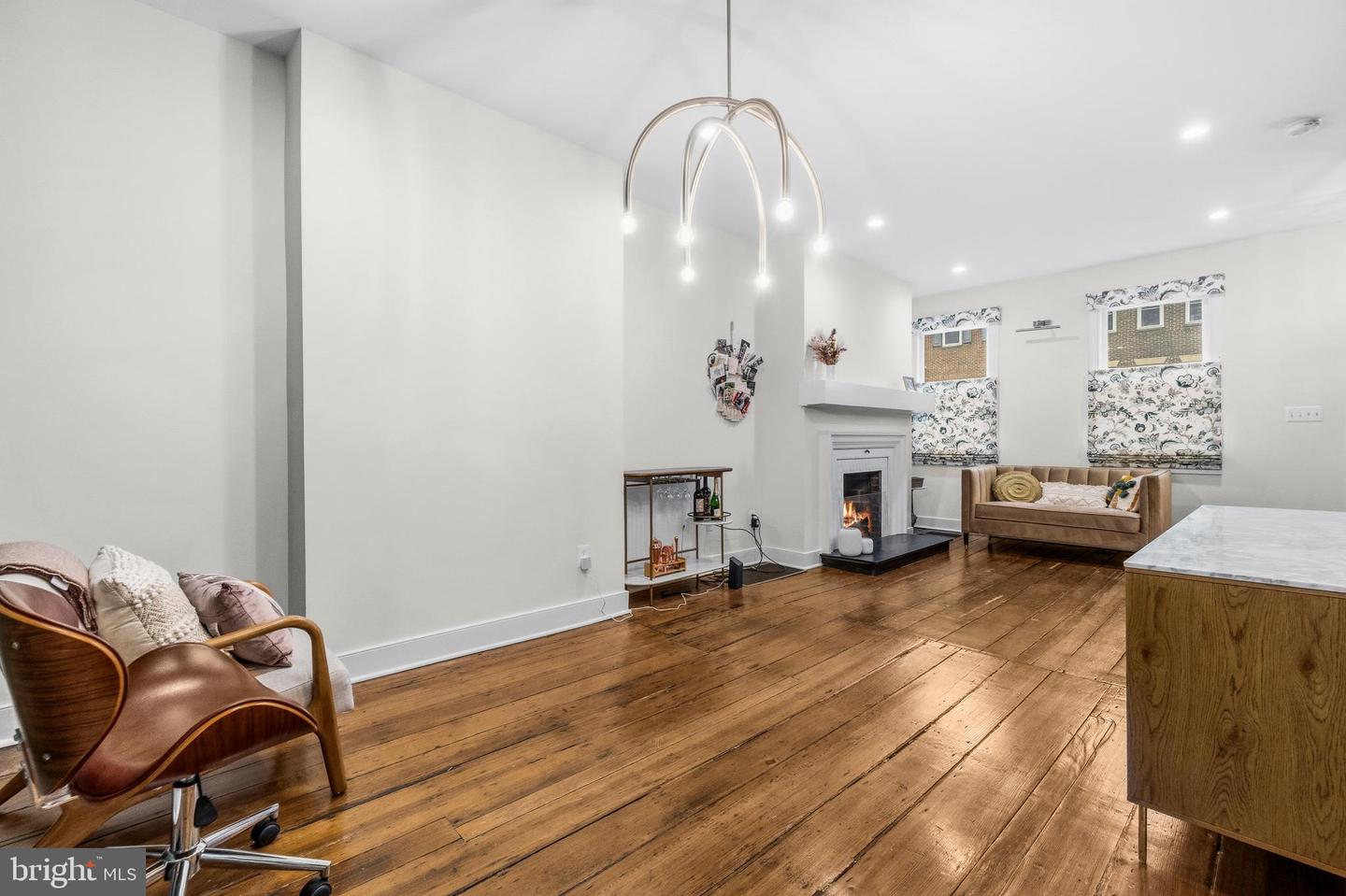 1011 DUKE ST, ALEXANDRIA, Virginia 22314, 2 Bedrooms Bedrooms, ,2 BathroomsBathrooms,Residential,For sale,1011 DUKE ST,VAAX2054420 MLS # VAAX2054420