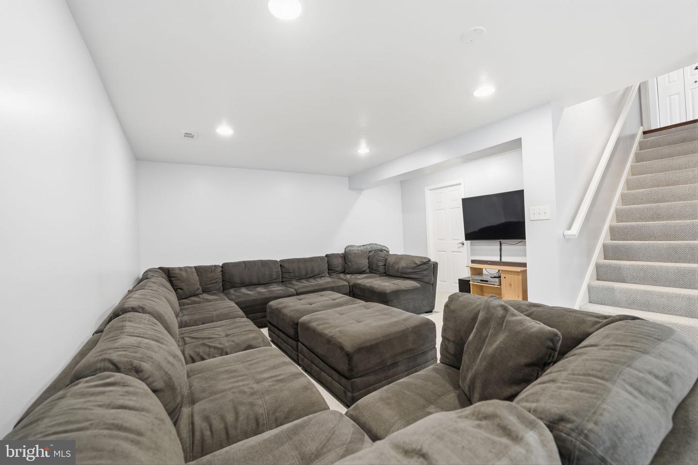 3214 DOMINY CT, OAKTON, Virginia 22124, 5 Bedrooms Bedrooms, ,3 BathroomsBathrooms,Residential,For sale,3214 DOMINY CT,VAFX2292440 MLS # VAFX2292440