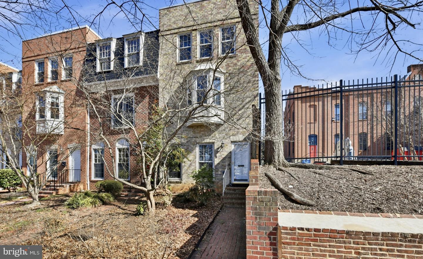 414 3RD ST SE, WASHINGTON, District Of Columbia 20003, 3 Bedrooms Bedrooms, ,3 BathroomsBathrooms,Residential,For sale,414 3RD ST SE,DCDC2247468 MLS # DCDC2247468