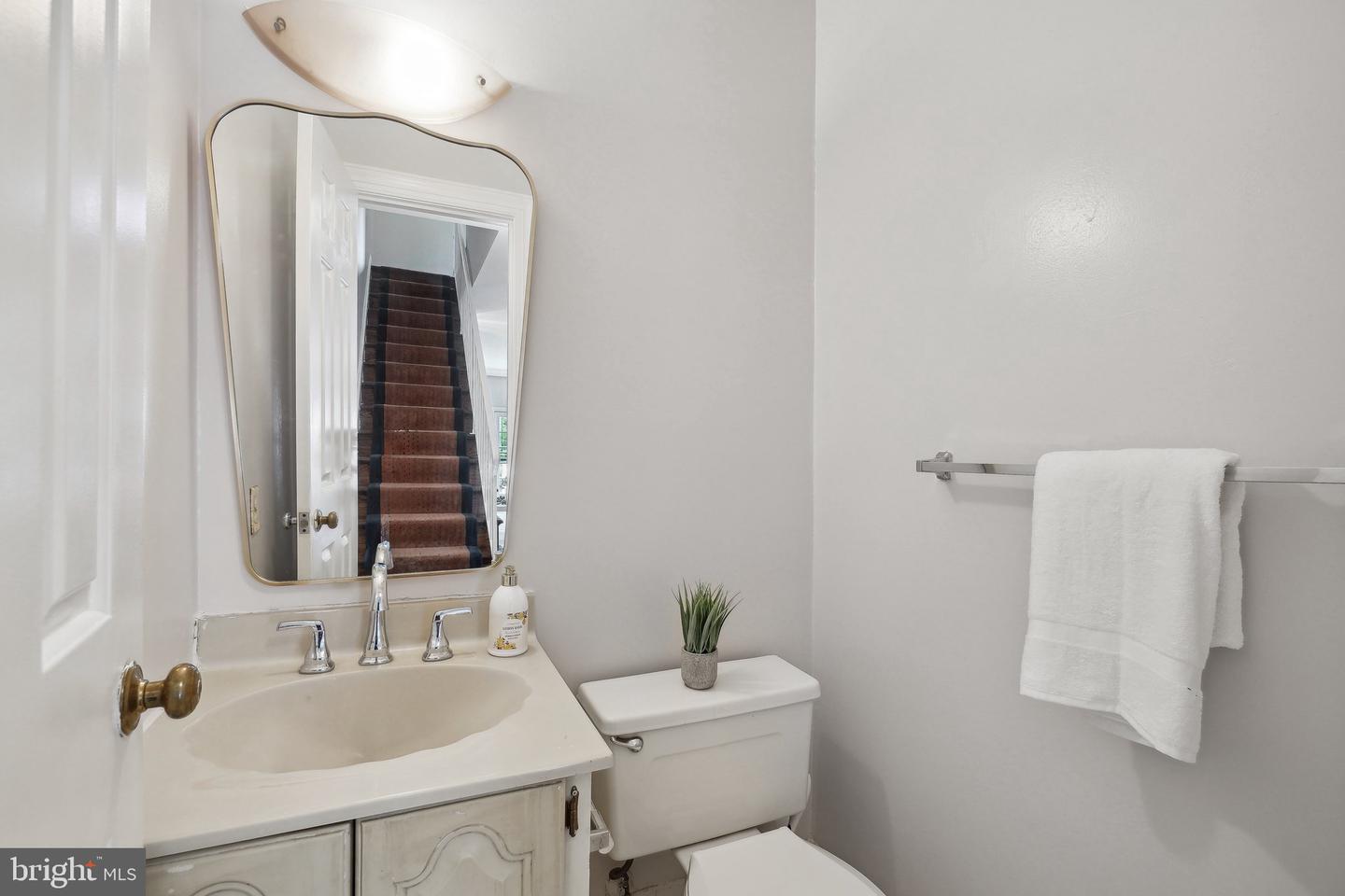 414 3RD ST SE, WASHINGTON, District Of Columbia 20003, 3 Bedrooms Bedrooms, ,3 BathroomsBathrooms,Residential,For sale,414 3RD ST SE,DCDC2247468 MLS # DCDC2247468