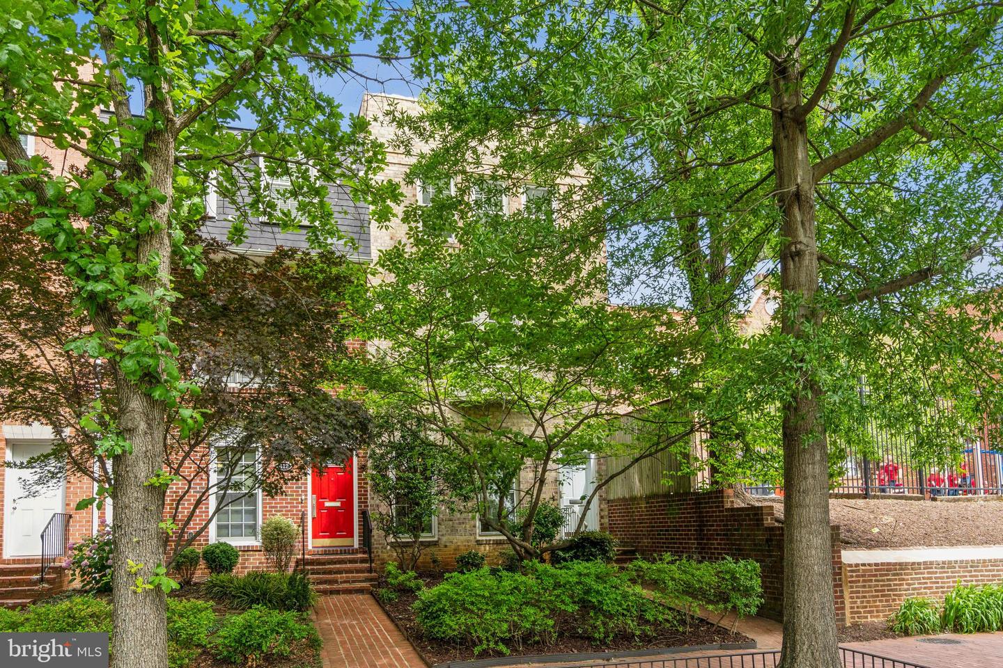 414 3RD ST SE, WASHINGTON, District Of Columbia 20003, 3 Bedrooms Bedrooms, ,3 BathroomsBathrooms,Residential,For sale,414 3RD ST SE,DCDC2247468 MLS # DCDC2247468