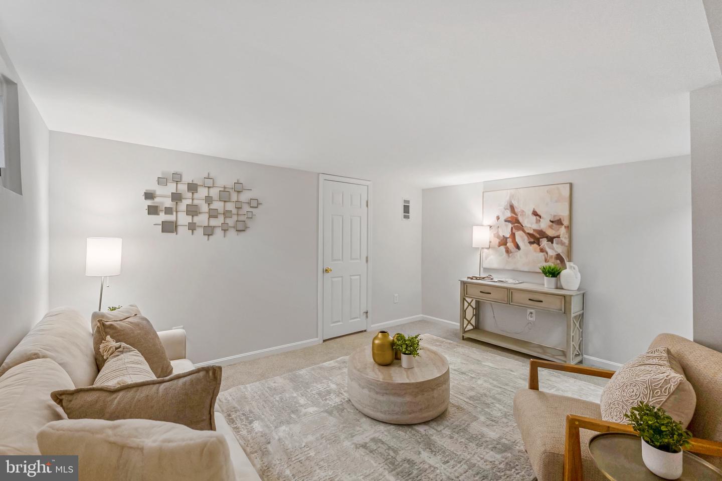 2836 MEADOW LN, FALLS CHURCH, Virginia 22042, 3 Bedrooms Bedrooms, ,3 BathroomsBathrooms,Residential,For sale,2836 MEADOW LN,VAFX2292444 MLS # VAFX2292444