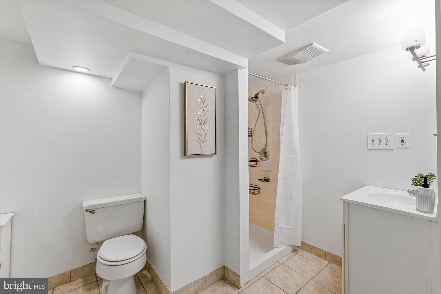 2836 MEADOW LN, FALLS CHURCH, Virginia 22042, 3 Bedrooms Bedrooms, ,3 BathroomsBathrooms,Residential,For sale,2836 MEADOW LN,VAFX2292444 MLS # VAFX2292444