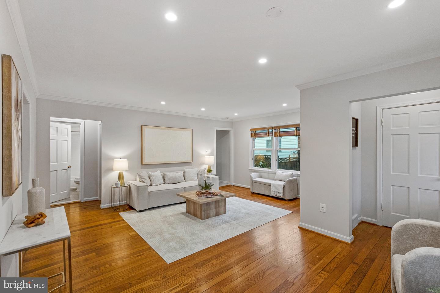 2836 MEADOW LN, FALLS CHURCH, Virginia 22042, 3 Bedrooms Bedrooms, ,3 BathroomsBathrooms,Residential,For sale,2836 MEADOW LN,VAFX2292444 MLS # VAFX2292444