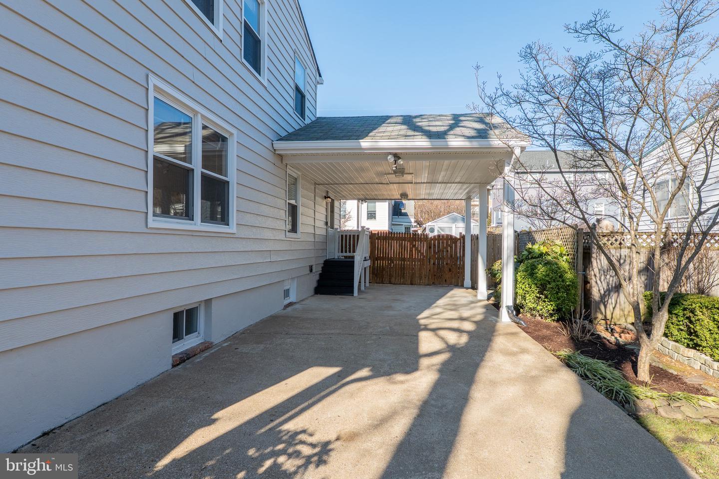 2836 MEADOW LN, FALLS CHURCH, Virginia 22042, 3 Bedrooms Bedrooms, ,3 BathroomsBathrooms,Residential,For sale,2836 MEADOW LN,VAFX2292444 MLS # VAFX2292444