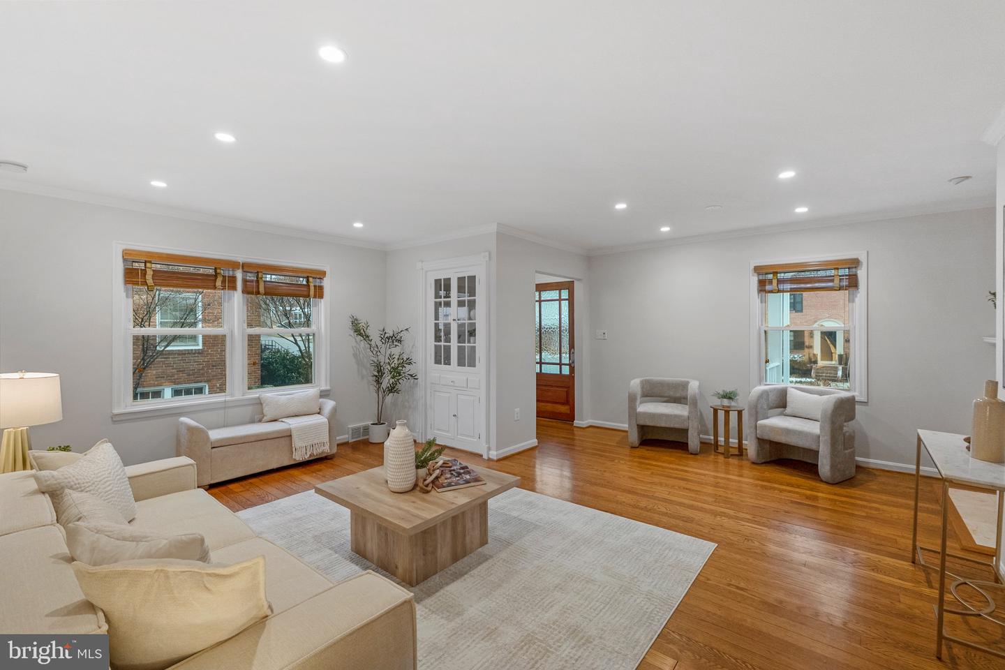 2836 MEADOW LN, FALLS CHURCH, Virginia 22042, 3 Bedrooms Bedrooms, ,3 BathroomsBathrooms,Residential,For sale,2836 MEADOW LN,VAFX2292444 MLS # VAFX2292444