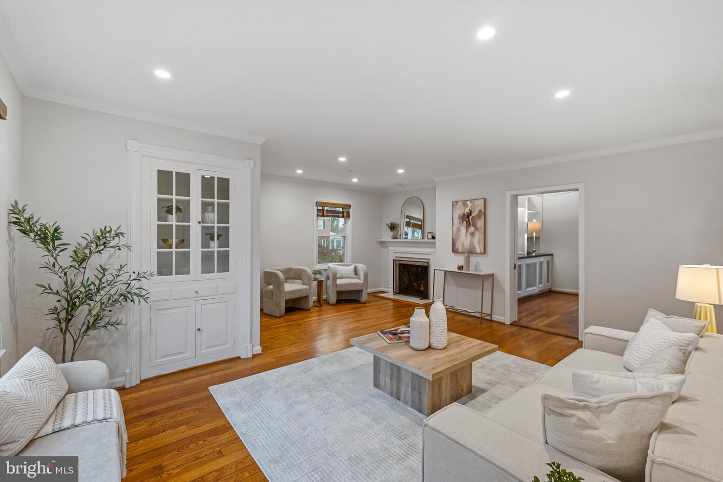 2836 MEADOW LN, FALLS CHURCH, Virginia 22042, 3 Bedrooms Bedrooms, ,3 BathroomsBathrooms,Residential,For sale,2836 MEADOW LN,VAFX2292444 MLS # VAFX2292444