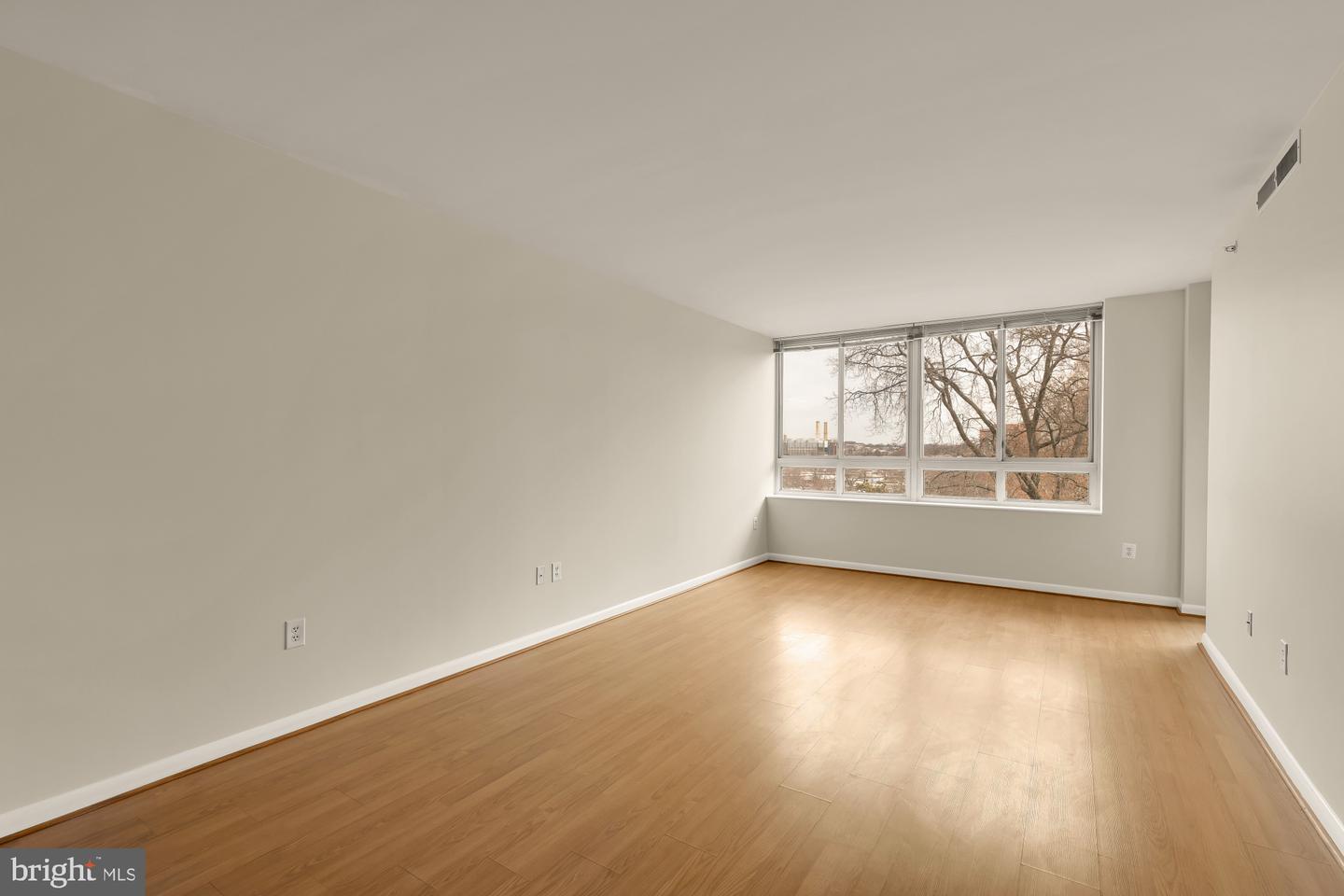 355 I ST SW #621, WASHINGTON, District Of Columbia 20024, 1 Bedroom Bedrooms, ,1 BathroomBathrooms,Residential,For sale,355 I ST SW #621,DCDC2247480 MLS # DCDC2247480 355 I ST SW #621, WASHINGTON, District Of Columbia 20024, 1 Bedroom Bedrooms, ,1 BathroomBathrooms,Residential,For sale,355 I ST SW #621,DCDC2247480 MLS # DCDC2247480