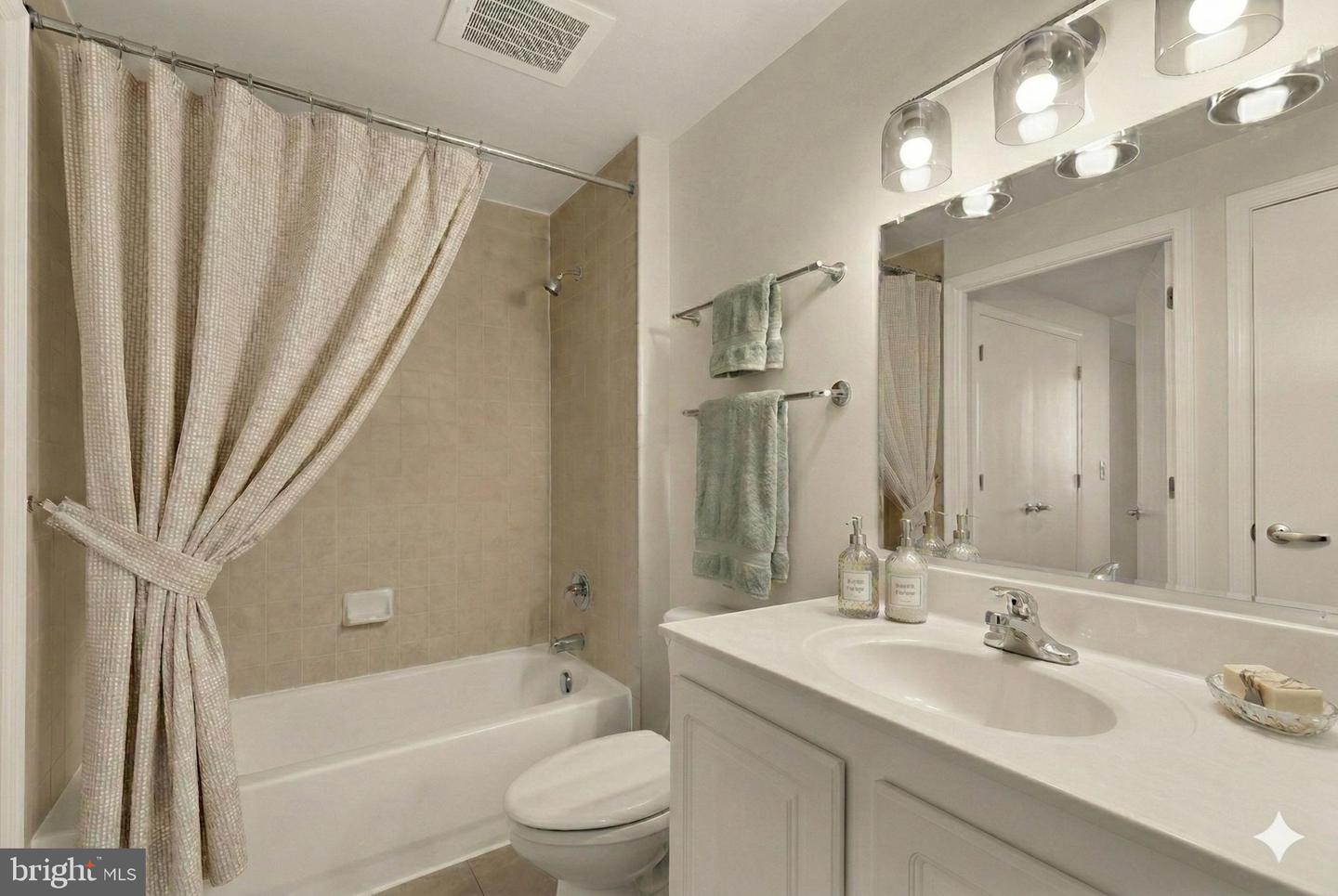 355 I ST SW #621, WASHINGTON, District Of Columbia 20024, 1 Bedroom Bedrooms, ,1 BathroomBathrooms,Residential,For sale,355 I ST SW #621,DCDC2247480 MLS # DCDC2247480 355 I ST SW #621, WASHINGTON, District Of Columbia 20024, 1 Bedroom Bedrooms, ,1 BathroomBathrooms,Residential,For sale,355 I ST SW #621,DCDC2247480 MLS # DCDC2247480