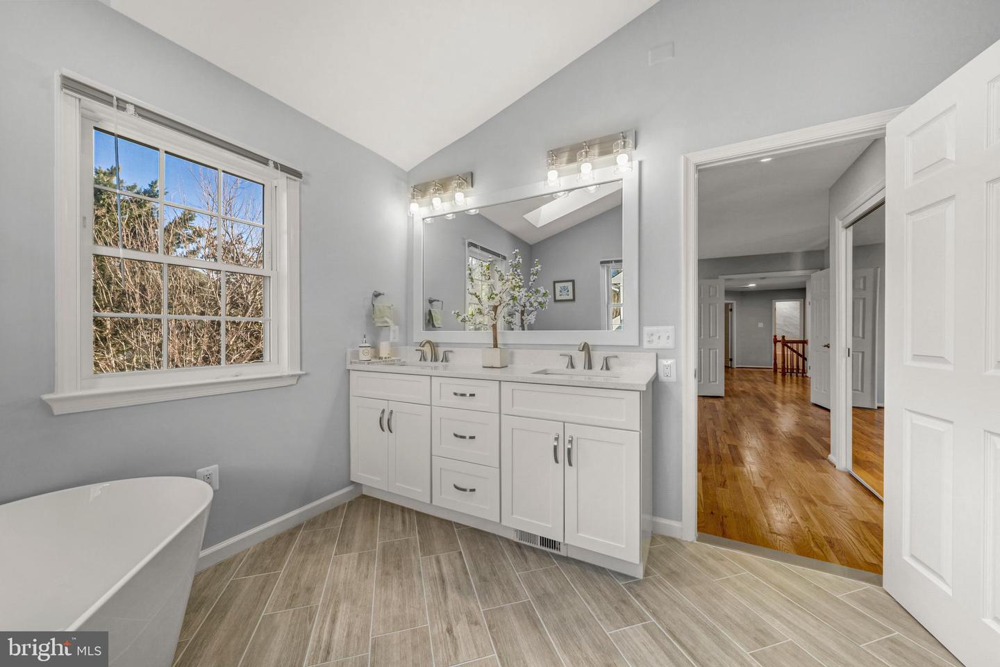 2067 WOODFORD RD, VIENNA, Virginia 22182, 4 Bedrooms Bedrooms, ,4 BathroomsBathrooms,Residential,For sale,2067 WOODFORD RD,VAFX2292484 MLS # VAFX2292484