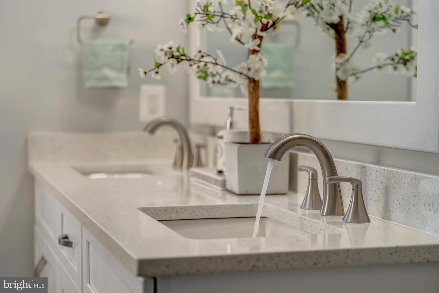 2067 WOODFORD RD, VIENNA, Virginia 22182, 4 Bedrooms Bedrooms, ,4 BathroomsBathrooms,Residential,For sale,2067 WOODFORD RD,VAFX2292484 MLS # VAFX2292484