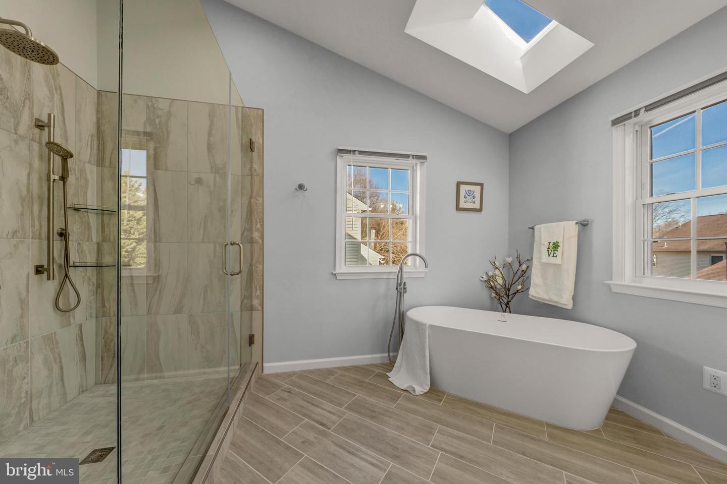 2067 WOODFORD RD, VIENNA, Virginia 22182, 4 Bedrooms Bedrooms, ,4 BathroomsBathrooms,Residential,For sale,2067 WOODFORD RD,VAFX2292484 MLS # VAFX2292484