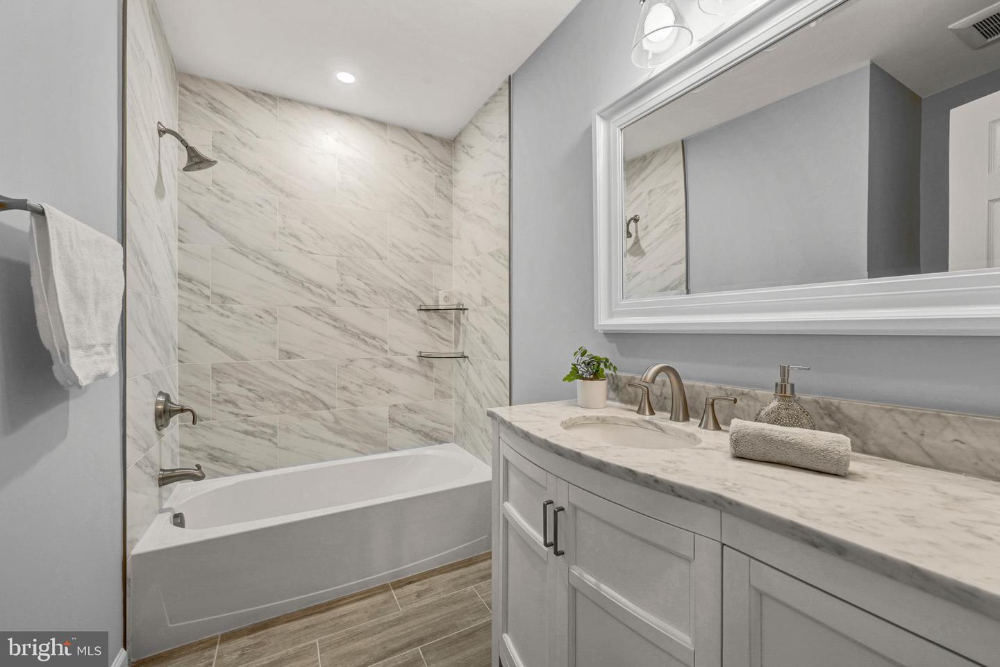 2067 WOODFORD RD, VIENNA, Virginia 22182, 4 Bedrooms Bedrooms, ,4 BathroomsBathrooms,Residential,For sale,2067 WOODFORD RD,VAFX2292484 MLS # VAFX2292484