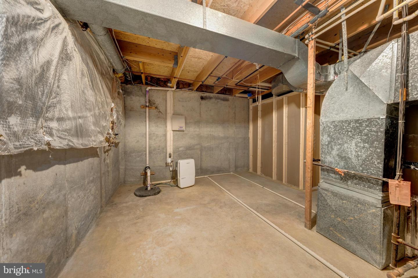 2067 WOODFORD RD, VIENNA, Virginia 22182, 4 Bedrooms Bedrooms, ,4 BathroomsBathrooms,Residential,For sale,2067 WOODFORD RD,VAFX2292484 MLS # VAFX2292484