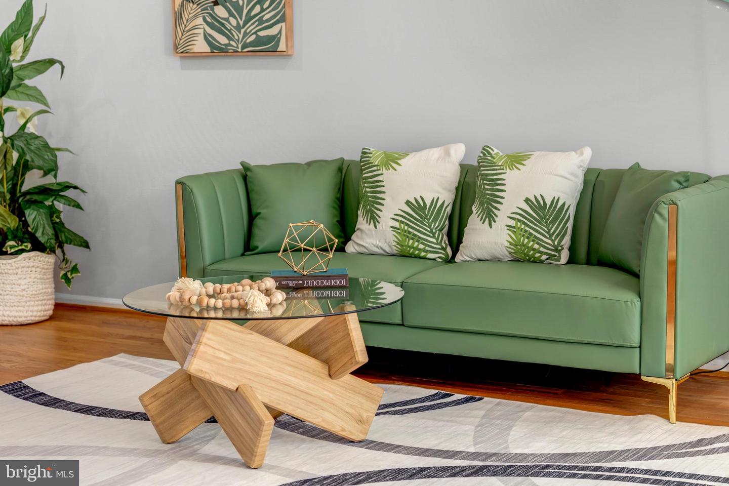 2067 WOODFORD RD, VIENNA, Virginia 22182, 4 Bedrooms Bedrooms, ,4 BathroomsBathrooms,Residential,For sale,2067 WOODFORD RD,VAFX2292484 MLS # VAFX2292484