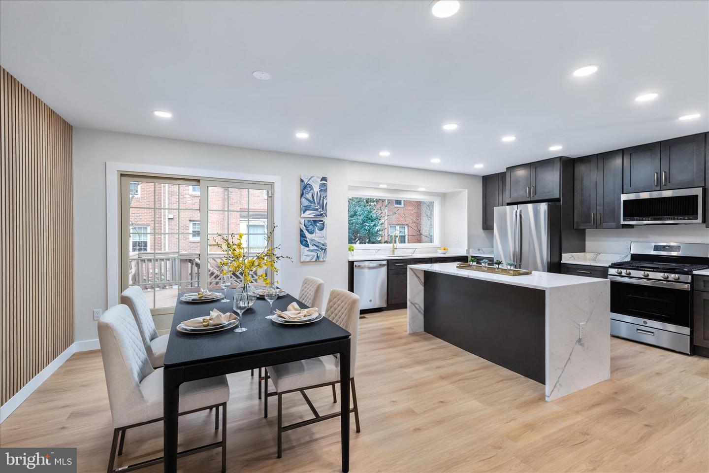 10147 OAKWOOD CHASE CT, OAKTON, Virginia 22124, 4 Bedrooms Bedrooms, ,3 BathroomsBathrooms,Residential,For sale,10147 OAKWOOD CHASE CT,VAFX2292572 MLS # VAFX2292572