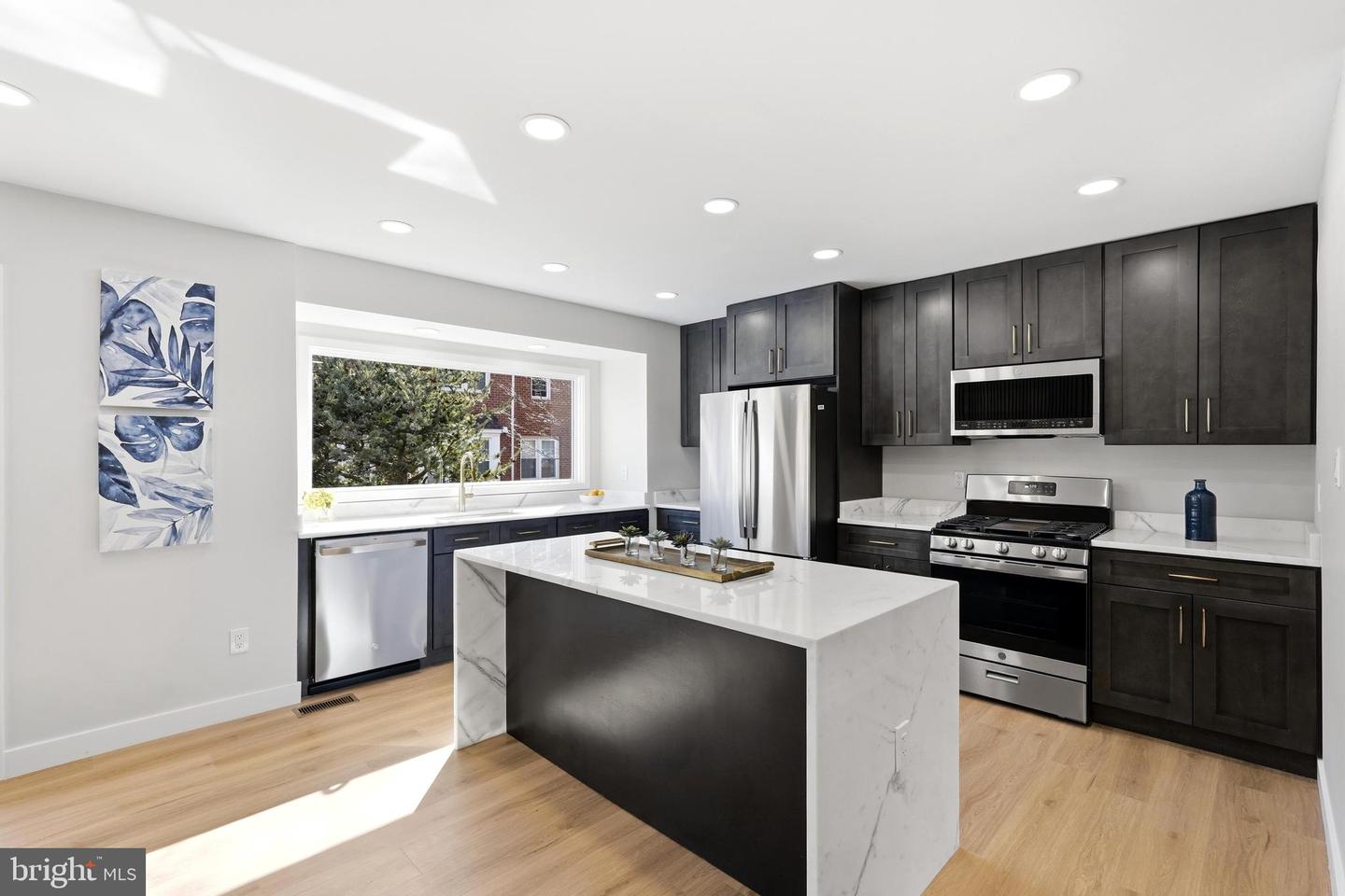 10147 OAKWOOD CHASE CT, OAKTON, Virginia 22124, 4 Bedrooms Bedrooms, ,3 BathroomsBathrooms,Residential,For sale,10147 OAKWOOD CHASE CT,VAFX2292572 MLS # VAFX2292572