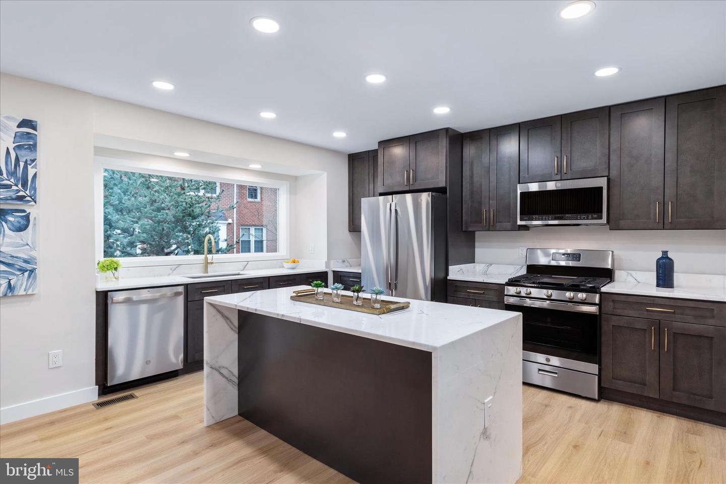 10147 OAKWOOD CHASE CT, OAKTON, Virginia 22124, 4 Bedrooms Bedrooms, ,3 BathroomsBathrooms,Residential,For sale,10147 OAKWOOD CHASE CT,VAFX2292572 MLS # VAFX2292572