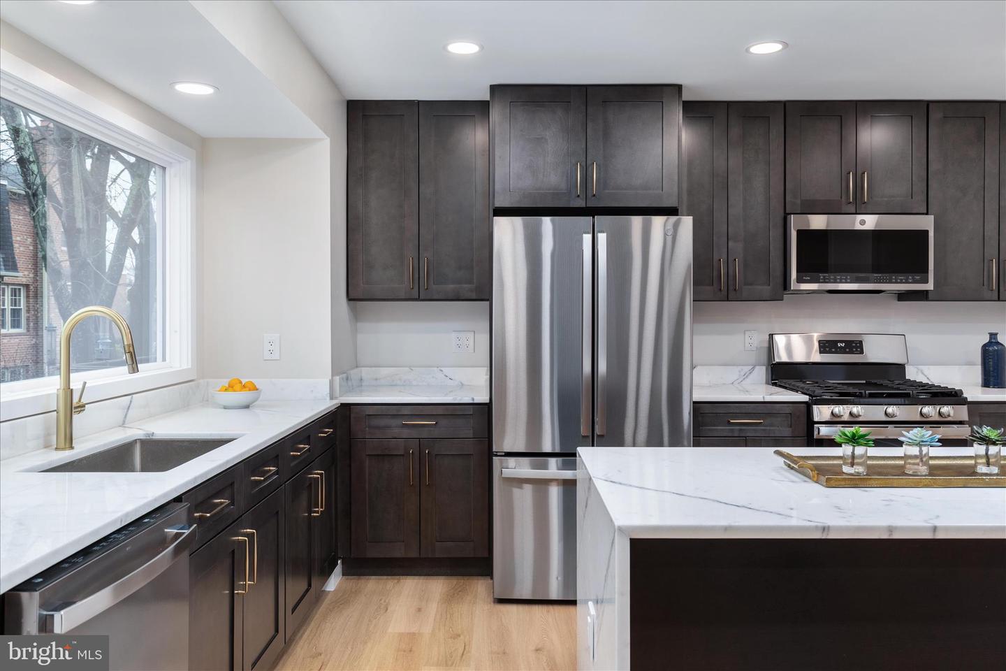 10147 OAKWOOD CHASE CT, OAKTON, Virginia 22124, 4 Bedrooms Bedrooms, ,3 BathroomsBathrooms,Residential,For sale,10147 OAKWOOD CHASE CT,VAFX2292572 MLS # VAFX2292572