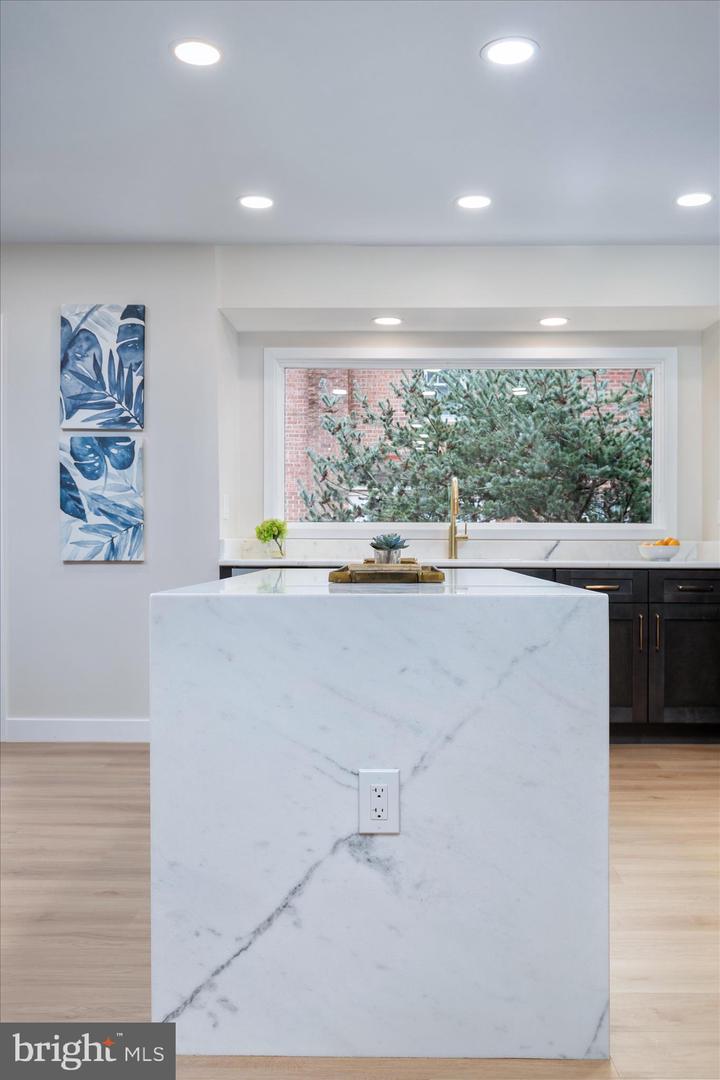 10147 OAKWOOD CHASE CT, OAKTON, Virginia 22124, 4 Bedrooms Bedrooms, ,3 BathroomsBathrooms,Residential,For sale,10147 OAKWOOD CHASE CT,VAFX2292572 MLS # VAFX2292572