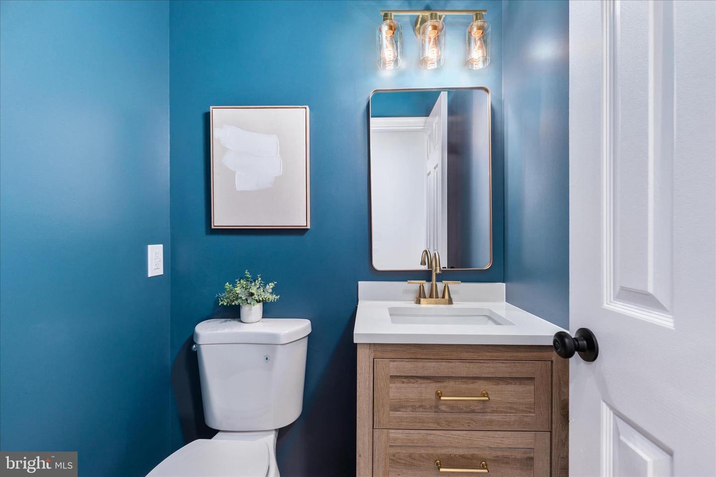 10147 OAKWOOD CHASE CT, OAKTON, Virginia 22124, 4 Bedrooms Bedrooms, ,3 BathroomsBathrooms,Residential,For sale,10147 OAKWOOD CHASE CT,VAFX2292572 MLS # VAFX2292572