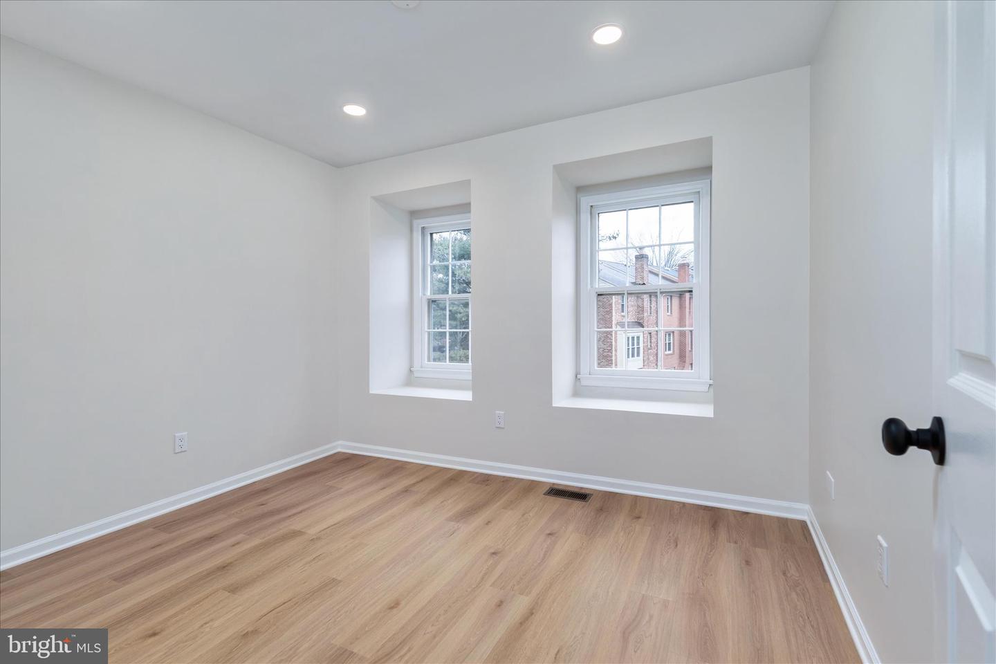 10147 OAKWOOD CHASE CT, OAKTON, Virginia 22124, 4 Bedrooms Bedrooms, ,3 BathroomsBathrooms,Residential,For sale,10147 OAKWOOD CHASE CT,VAFX2292572 MLS # VAFX2292572