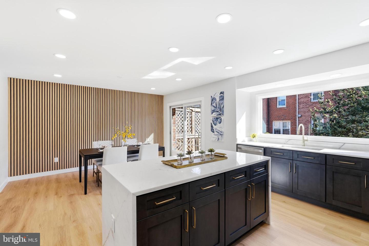 10147 OAKWOOD CHASE CT, OAKTON, Virginia 22124, 4 Bedrooms Bedrooms, ,3 BathroomsBathrooms,Residential,For sale,10147 OAKWOOD CHASE CT,VAFX2292572 MLS # VAFX2292572