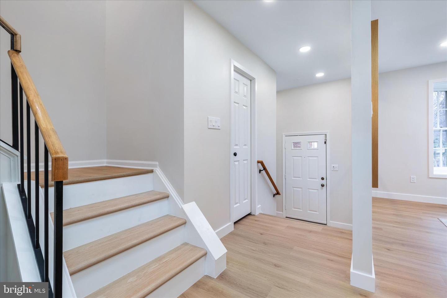 10147 OAKWOOD CHASE CT, OAKTON, Virginia 22124, 4 Bedrooms Bedrooms, ,3 BathroomsBathrooms,Residential,For sale,10147 OAKWOOD CHASE CT,VAFX2292572 MLS # VAFX2292572