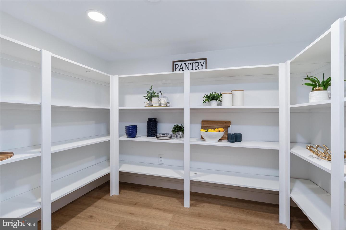 10147 OAKWOOD CHASE CT, OAKTON, Virginia 22124, 4 Bedrooms Bedrooms, ,3 BathroomsBathrooms,Residential,For sale,10147 OAKWOOD CHASE CT,VAFX2292572 MLS # VAFX2292572