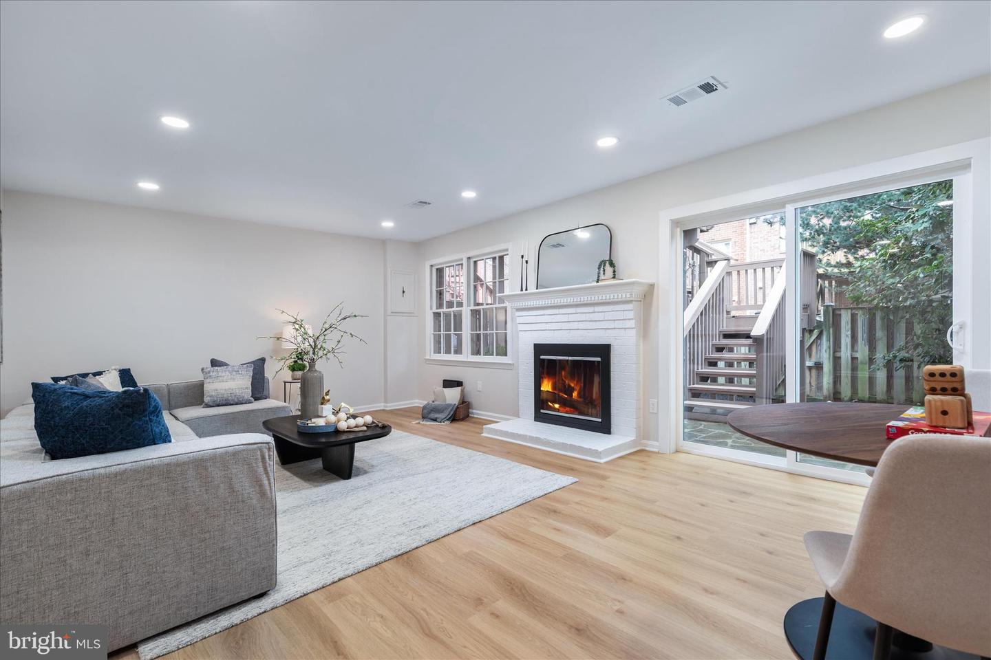 10147 OAKWOOD CHASE CT, OAKTON, Virginia 22124, 4 Bedrooms Bedrooms, ,3 BathroomsBathrooms,Residential,For sale,10147 OAKWOOD CHASE CT,VAFX2292572 MLS # VAFX2292572