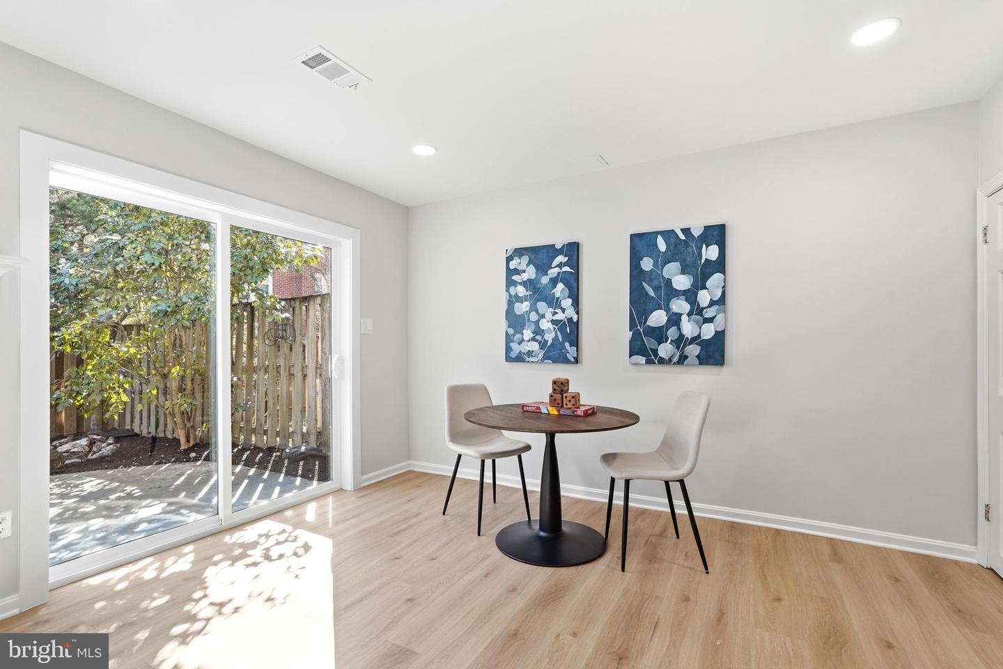 10147 OAKWOOD CHASE CT, OAKTON, Virginia 22124, 4 Bedrooms Bedrooms, ,3 BathroomsBathrooms,Residential,For sale,10147 OAKWOOD CHASE CT,VAFX2292572 MLS # VAFX2292572