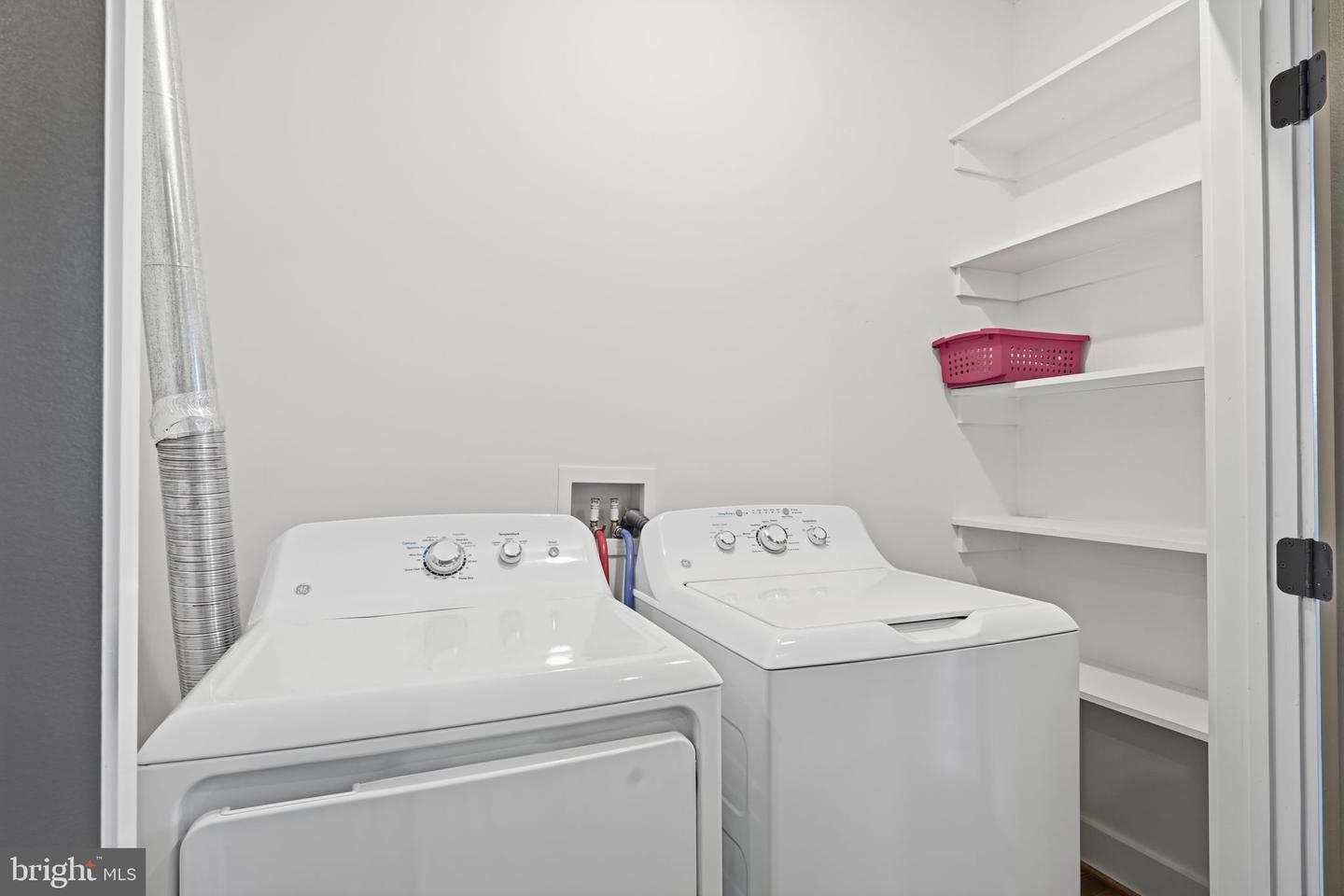 3207 MEMORIAL ST, ALEXANDRIA, Virginia 22306, 3 Bedrooms Bedrooms, ,2 BathroomsBathrooms,Residential,For sale,3207 MEMORIAL ST,VAFX2292574 MLS # VAFX2292574