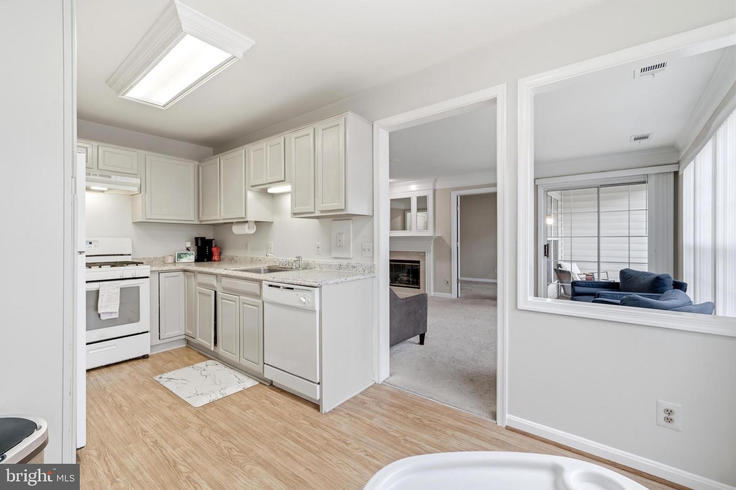 8206-B CROSSBROOK CT #201, LORTON, Virginia 22079, 2 Bedrooms Bedrooms, ,1 BathroomBathrooms,Residential,For sale,8206-B CROSSBROOK CT #201,VAFX2292578 MLS # VAFX2292578