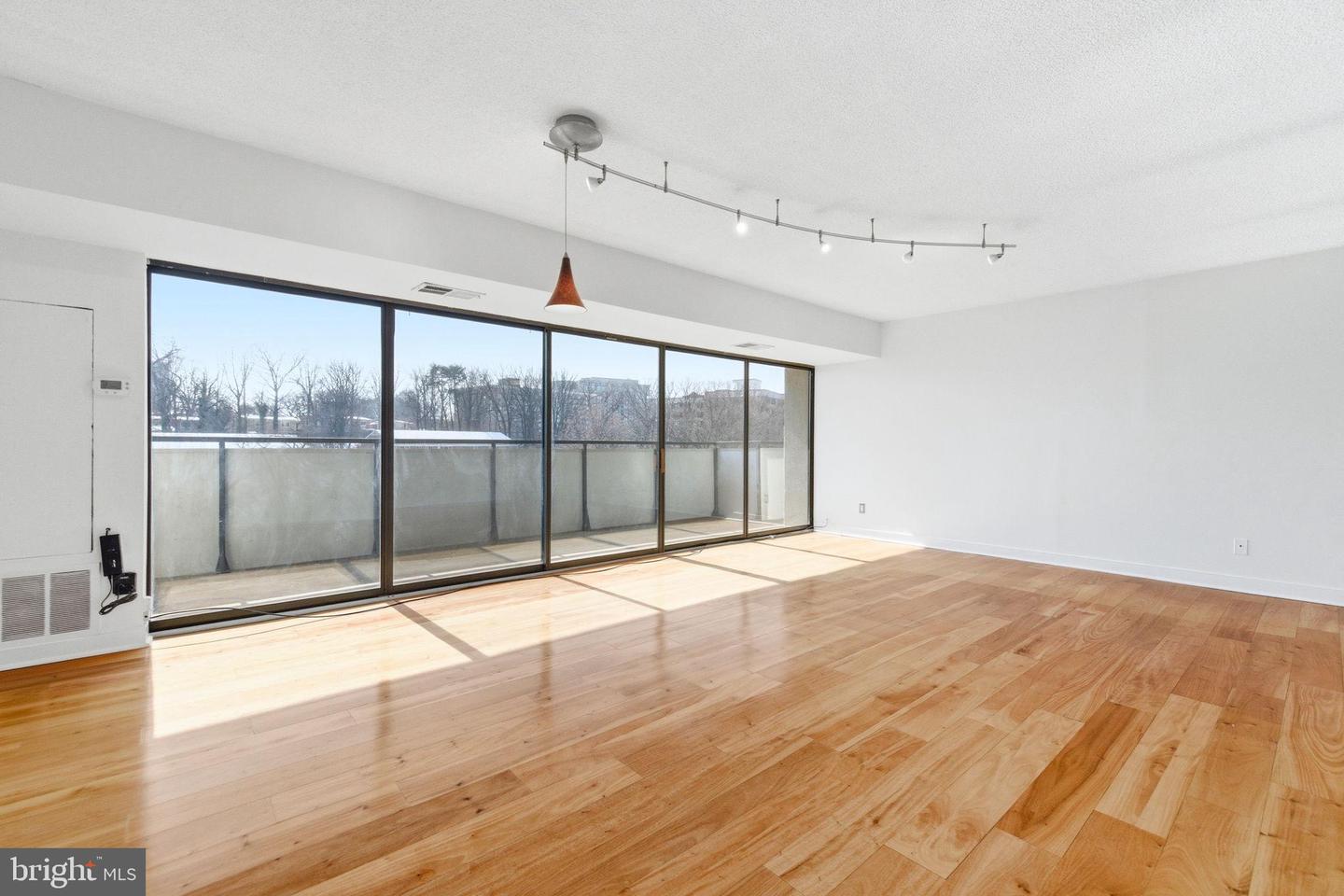 5300 COLUMBIA PIKE #908, ARLINGTON, Virginia 22204, 2 Bedrooms Bedrooms, 7 Rooms Rooms,2 BathroomsBathrooms,Residential,For sale,5300 COLUMBIA PIKE #908,VAAR2069248 MLS # VAAR2069248