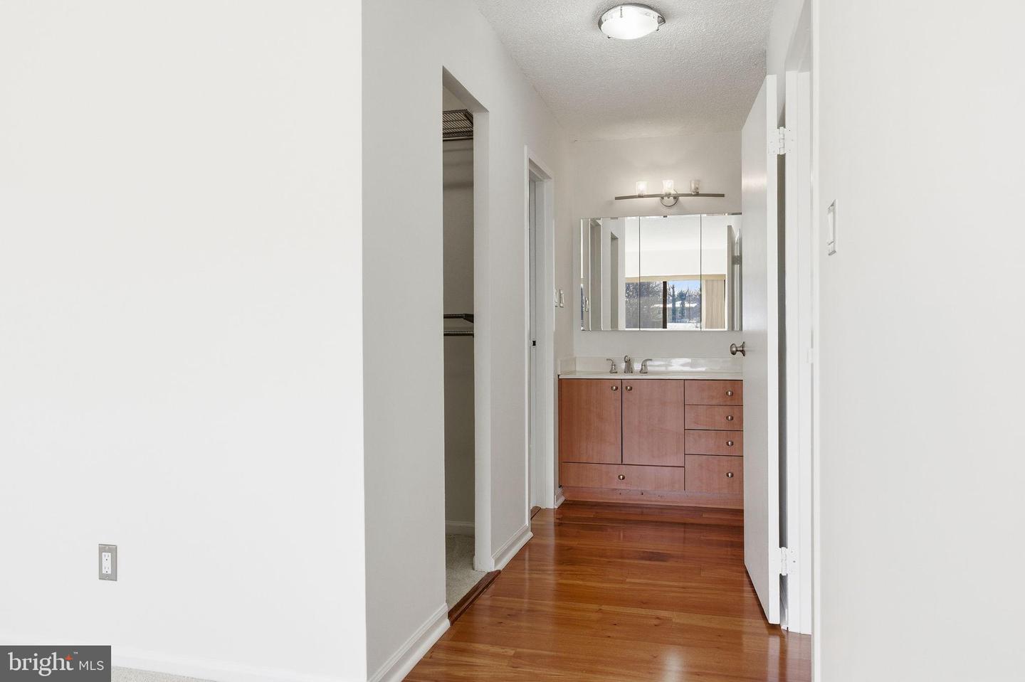 5300 COLUMBIA PIKE #908, ARLINGTON, Virginia 22204, 2 Bedrooms Bedrooms, 7 Rooms Rooms,2 BathroomsBathrooms,Residential,For sale,5300 COLUMBIA PIKE #908,VAAR2069248 MLS # VAAR2069248