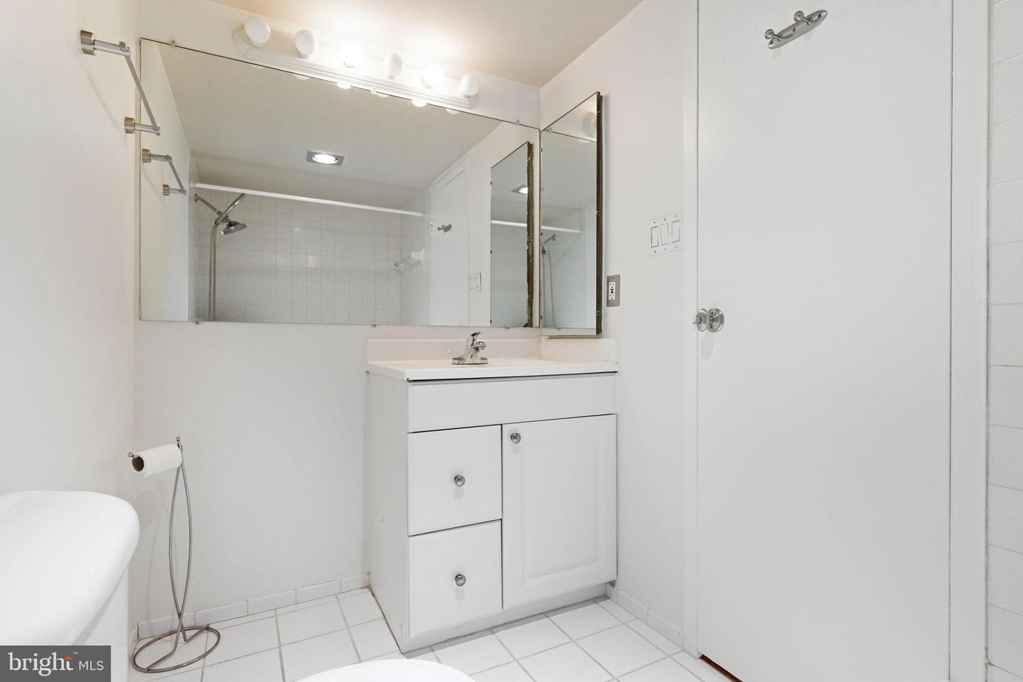 5300 COLUMBIA PIKE #908, ARLINGTON, Virginia 22204, 2 Bedrooms Bedrooms, 7 Rooms Rooms,2 BathroomsBathrooms,Residential,For sale,5300 COLUMBIA PIKE #908,VAAR2069248 MLS # VAAR2069248