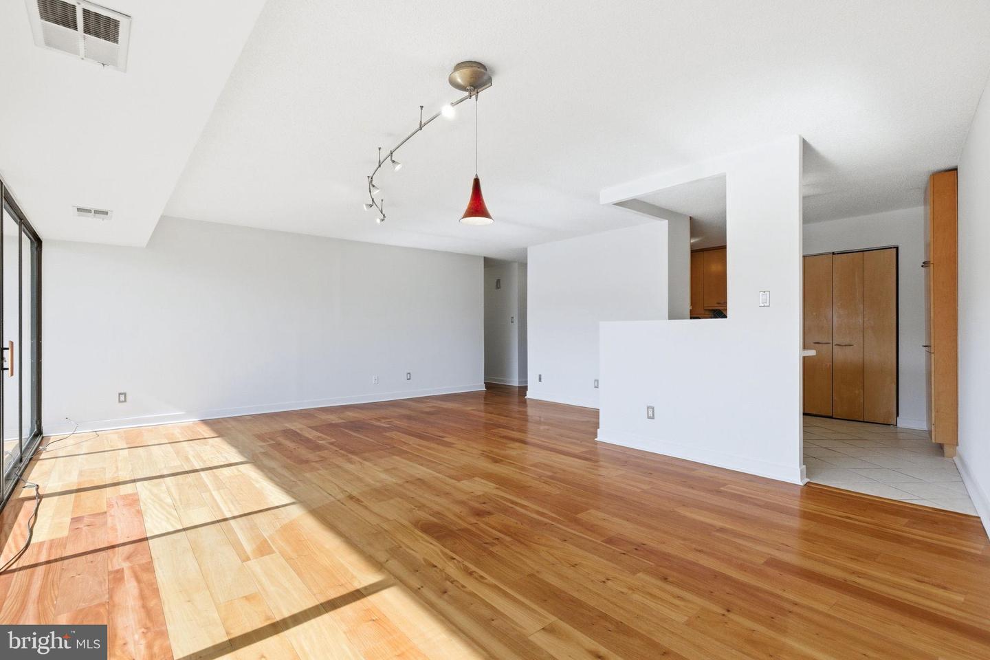 5300 COLUMBIA PIKE #908, ARLINGTON, Virginia 22204, 2 Bedrooms Bedrooms, 7 Rooms Rooms,2 BathroomsBathrooms,Residential,For sale,5300 COLUMBIA PIKE #908,VAAR2069248 MLS # VAAR2069248