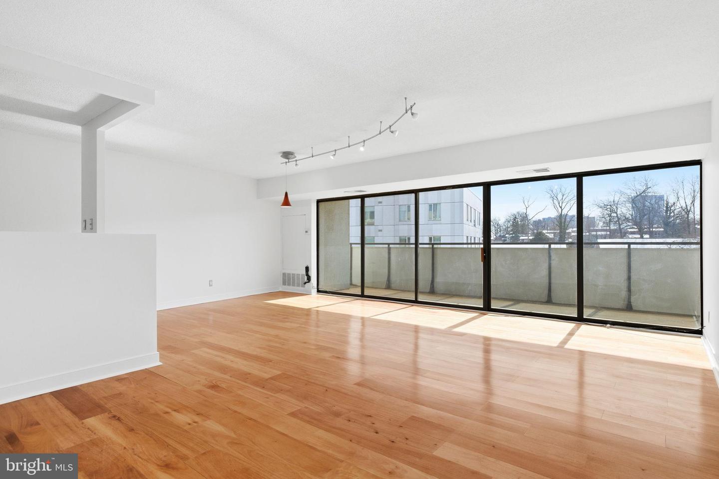 5300 COLUMBIA PIKE #908, ARLINGTON, Virginia 22204, 2 Bedrooms Bedrooms, 7 Rooms Rooms,2 BathroomsBathrooms,Residential,For sale,5300 COLUMBIA PIKE #908,VAAR2069248 MLS # VAAR2069248