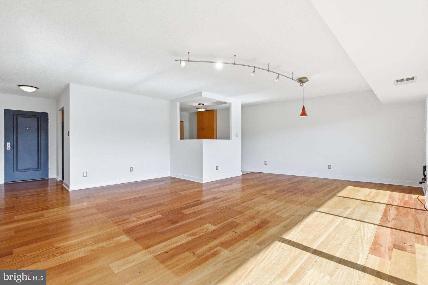 5300 COLUMBIA PIKE #908, ARLINGTON, Virginia 22204, 2 Bedrooms Bedrooms, 7 Rooms Rooms,2 BathroomsBathrooms,Residential,For sale,5300 COLUMBIA PIKE #908,VAAR2069248 MLS # VAAR2069248