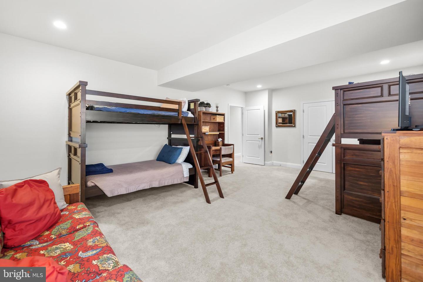 6061 TROTTERS POINT LN, GAINESVILLE, Virginia 20155, 3 Bedrooms Bedrooms, ,3 BathroomsBathrooms,Residential,For sale,6061 TROTTERS POINT LN,VAPW2113202 MLS # VAPW2113202