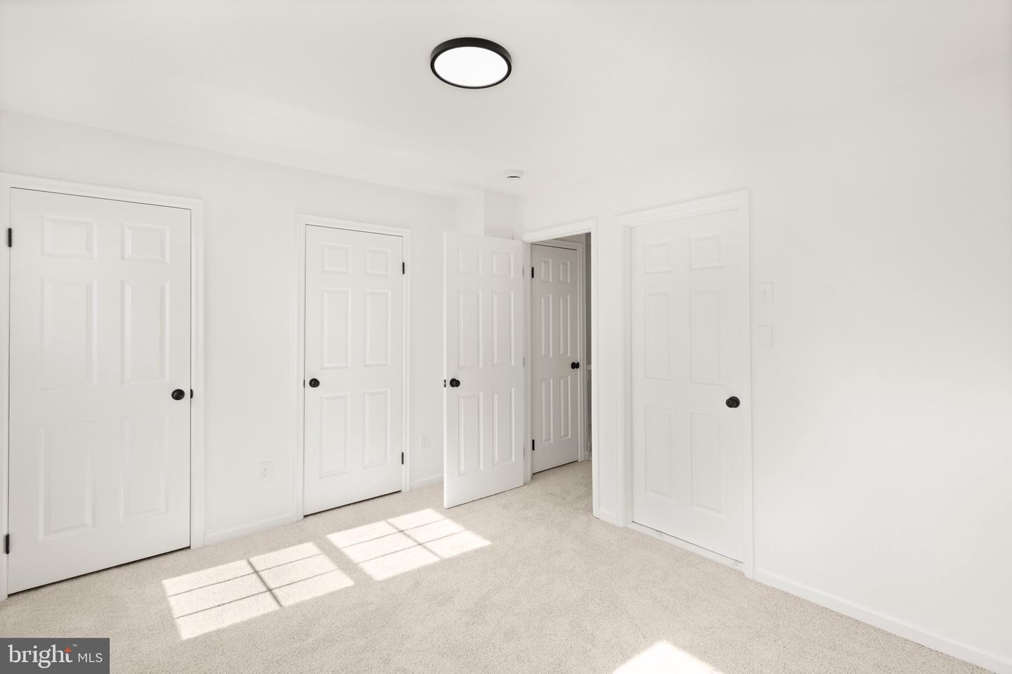 5017 9TH ST S, ARLINGTON, Virginia 22204, 2 Bedrooms Bedrooms, ,3 BathroomsBathrooms,Residential,For sale,5017 9TH ST S,VAAR2069256 MLS # VAAR2069256