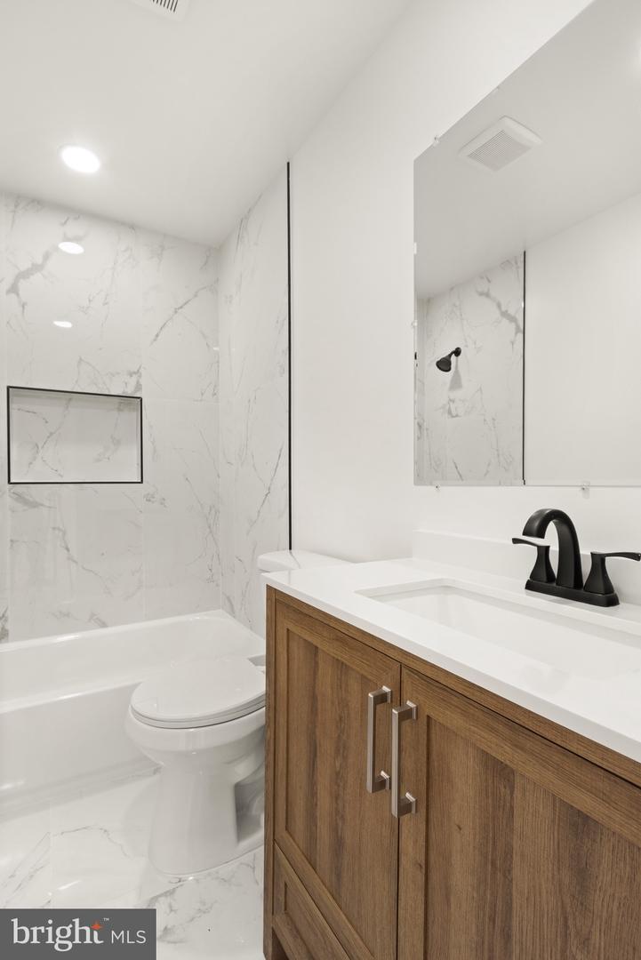 5017 9TH ST S, ARLINGTON, Virginia 22204, 2 Bedrooms Bedrooms, ,3 BathroomsBathrooms,Residential,For sale,5017 9TH ST S,VAAR2069256 MLS # VAAR2069256