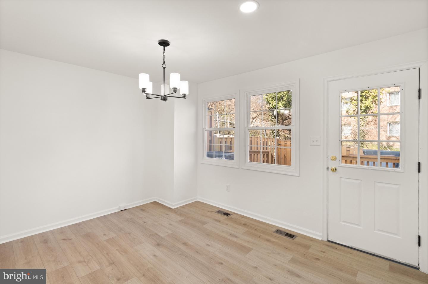 5017 9TH ST S, ARLINGTON, Virginia 22204, 2 Bedrooms Bedrooms, ,3 BathroomsBathrooms,Residential,For sale,5017 9TH ST S,VAAR2069256 MLS # VAAR2069256