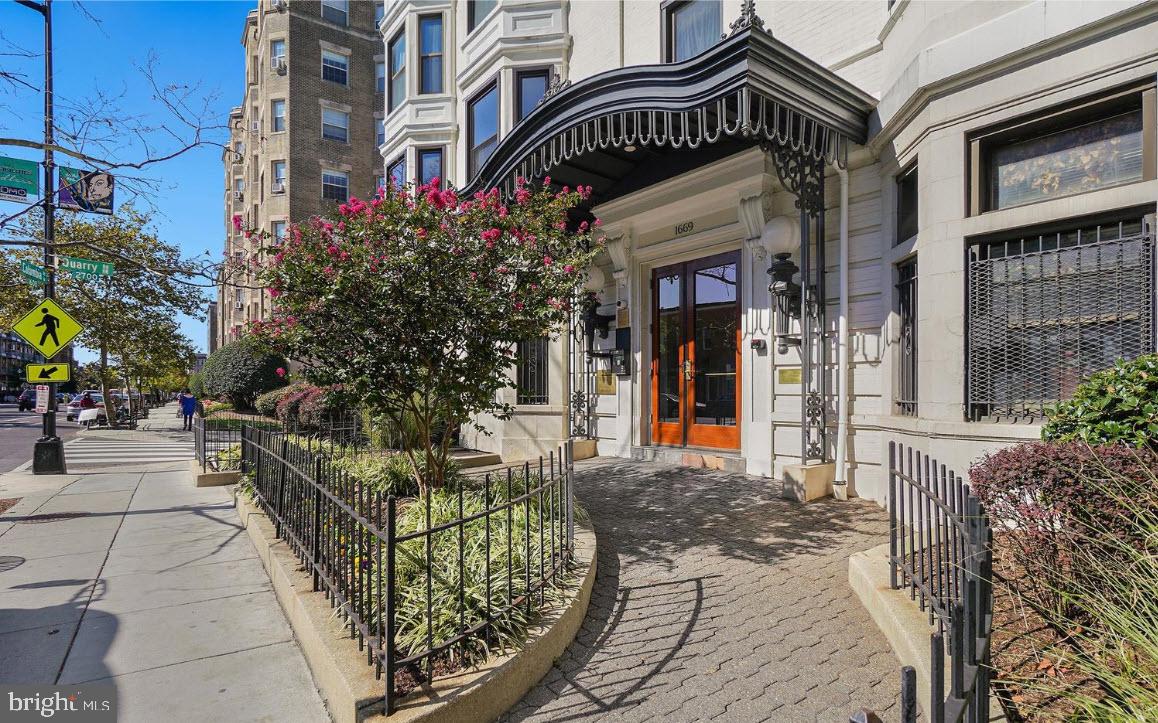 1669 COLUMBIA RD NW #215, WASHINGTON, District Of Columbia 20009, 1 Bedroom Bedrooms, ,1 BathroomBathrooms,Residential,For sale,1669 COLUMBIA RD NW #215,DCDC2247620 MLS # DCDC2247620