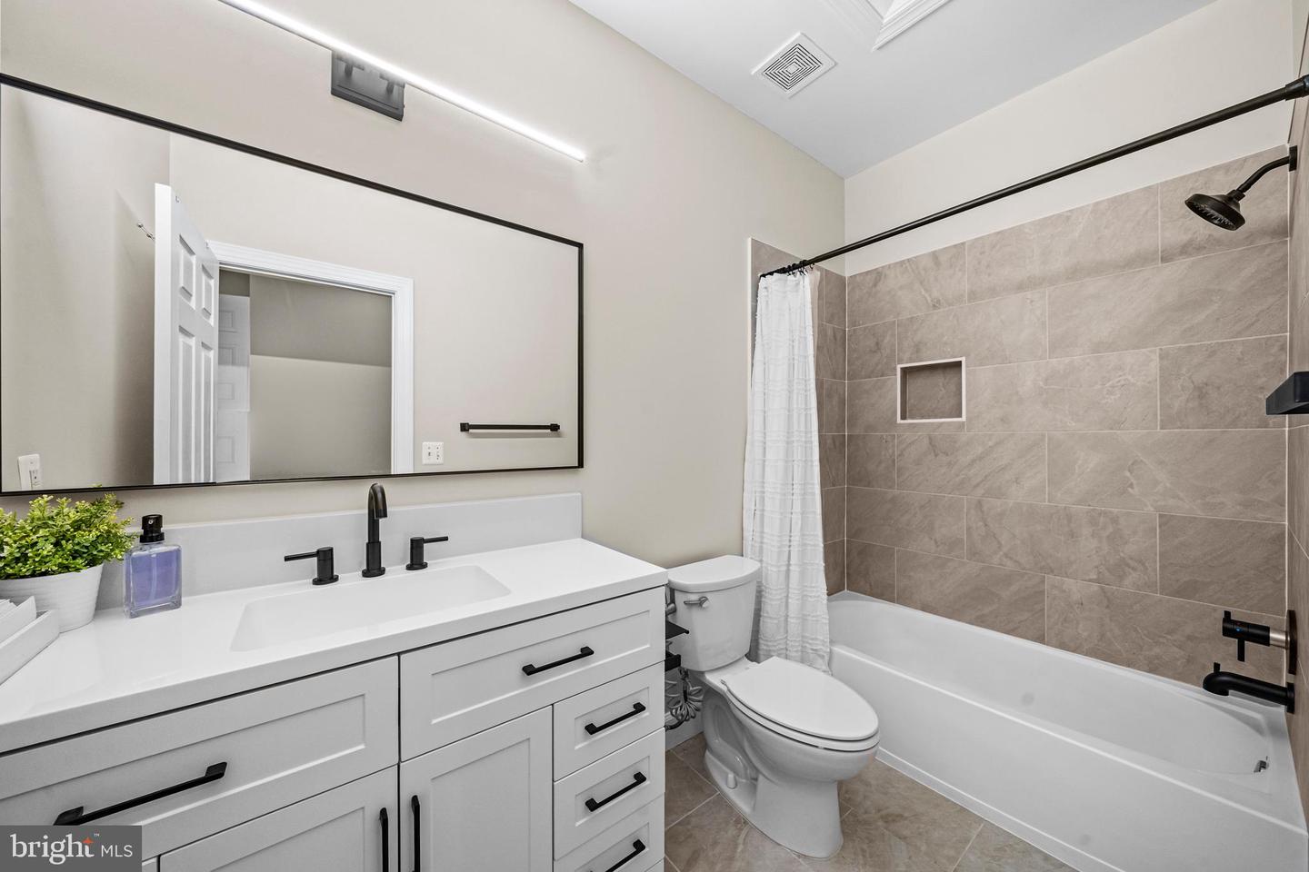 13042 TAVERNER LOOP, WOODBRIDGE, Virginia 22192, 5 Bedrooms Bedrooms, ,3 BathroomsBathrooms,Residential,For sale,13042 TAVERNER LOOP,VAPW2113218 MLS # VAPW2113218