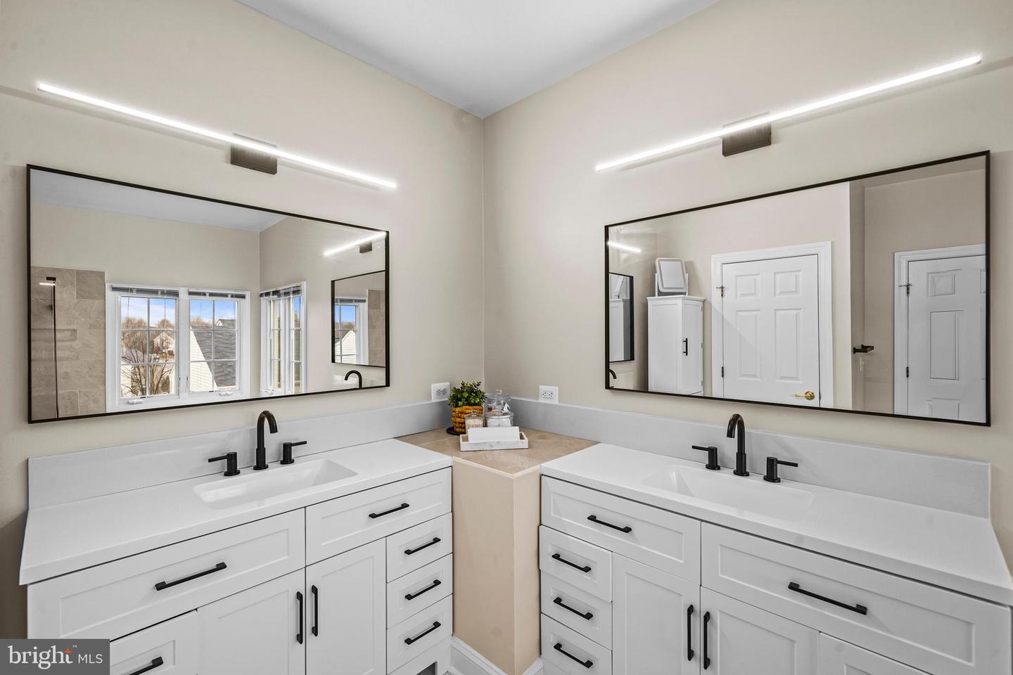 13042 TAVERNER LOOP, WOODBRIDGE, Virginia 22192, 5 Bedrooms Bedrooms, ,3 BathroomsBathrooms,Residential,For sale,13042 TAVERNER LOOP,VAPW2113218 MLS # VAPW2113218