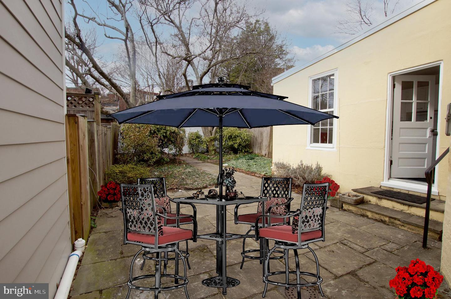 115 6TH ST SE, WASHINGTON, District Of Columbia 20003, 4 Bedrooms Bedrooms, ,1 BathroomBathrooms,Residential,For sale,115 6TH ST SE,DCDC2247632 MLS # DCDC2247632