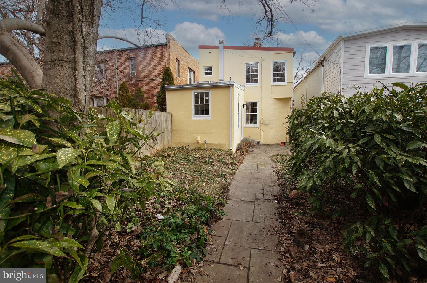 115 6TH ST SE, WASHINGTON, District Of Columbia 20003, 4 Bedrooms Bedrooms, ,1 BathroomBathrooms,Residential,For sale,115 6TH ST SE,DCDC2247632 MLS # DCDC2247632