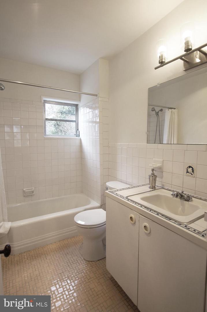 115 6TH ST SE, WASHINGTON, District Of Columbia 20003, 4 Bedrooms Bedrooms, ,1 BathroomBathrooms,Residential,For sale,115 6TH ST SE,DCDC2247632 MLS # DCDC2247632